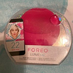 Luna facial cleanser brush